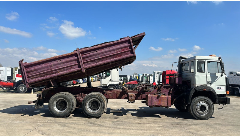 Iveco MAGIRUS 260 - 34 (LIVRAISON GRATUITE AU PORT D'ANVERS / POMPE MANUELLE) - Camion benne: photos 3 Iveco MAGIRUS 260 - 34 (LIVRAISON GRATUITE AU PORT D'ANVERS / POMPE MANUELLE) - Camion benne: photos 3