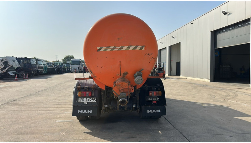 MAN 19.322 (MANUAL PUMP / POMPE MANUELLE / 11.000L) - Camion hydrocureur: photos 5 MAN 19.322 (MANUAL PUMP / POMPE MANUELLE / 11.000L) - Camion hydrocureur: photos 5