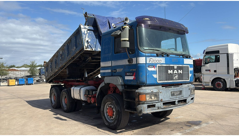 MAN 27.403 (6X6 / GRAND PONT / LAMES / BIG AXLE / 6 CYLINDER) - Camion benne: photos 3 MAN 27.403 (6X6 / GRAND PONT / LAMES / BIG AXLE / 6 CYLINDER) - Camion benne: photos 3