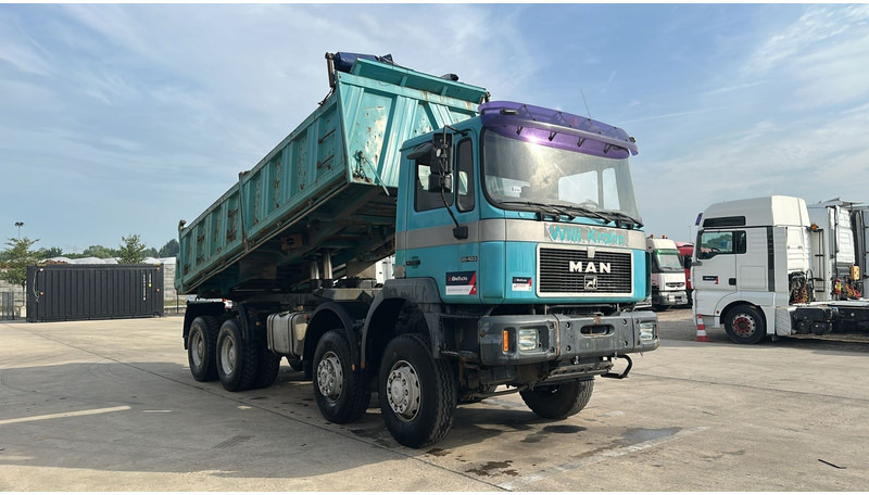 MAN 36.403 (8X6 / LAMES / STEEL SUSP. / BIG AXLE / 6 CYLINDER) - Camion benne: photos 2 MAN 36.403 (8X6 / LAMES / STEEL SUSP. / BIG AXLE / 6 CYLINDER) - Camion benne: photos 2