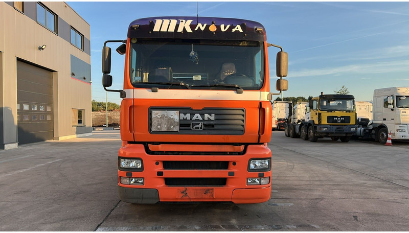 MAN TGA 26.310 (BOITE MANUELLE / MANUAL GEARBOX / 19000L) - Camion citerne: photos 2 MAN TGA 26.310 (BOITE MANUELLE / MANUAL GEARBOX / 19000L) - Camion citerne: photos 2