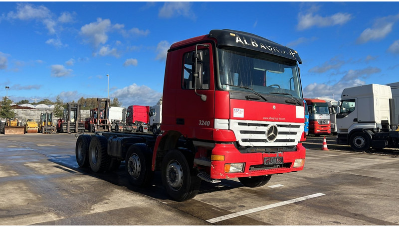 Mercedes-Benz Actros 3240 (GRAND PONT / LAMES / EPS / MP1 / 12 ROUES) - Châssis cabine: photos 2 Mercedes-Benz Actros 3240 (GRAND PONT / LAMES / EPS / MP1 / 12 ROUES) - Châssis cabine: photos 2