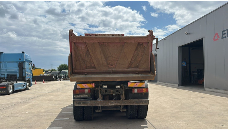 Mercedes-Benz Actros 4143 (8X6 / LAMES / EPS / V6 / GRAND PONT / BIG AXLE / 3 PEDALES) - Camion benne: photos 4 Mercedes-Benz Actros 4143 (8X6 / LAMES / EPS / V6 / GRAND PONT / BIG AXLE / 3 PEDALES) - Camion benne: photos 4