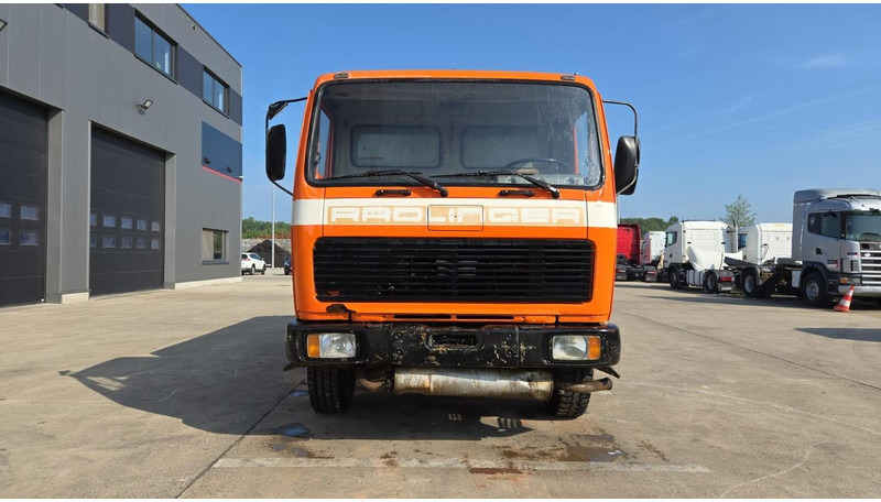 Mercedes-Benz SK 1619 (12.400L / GERMAN TRUCK / CAMION ALLEMAGNE / LAMES / GRAND PONT / V6) - Camion citerne: photos 2 Mercedes-Benz SK 1619 (12.400L / GERMAN TRUCK / CAMION ALLEMAGNE / LAMES / GRAND PONT / V6) - Camion citerne: photos 2