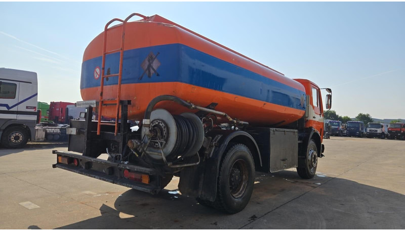 Mercedes-Benz SK 1619 (12.400L / GERMAN TRUCK / CAMION ALLEMAGNE / LAMES / GRAND PONT / V6) - Camion citerne: photos 5 Mercedes-Benz SK 1619 (12.400L / GERMAN TRUCK / CAMION ALLEMAGNE / LAMES / GRAND PONT / V6) - Camion citerne: photos 5