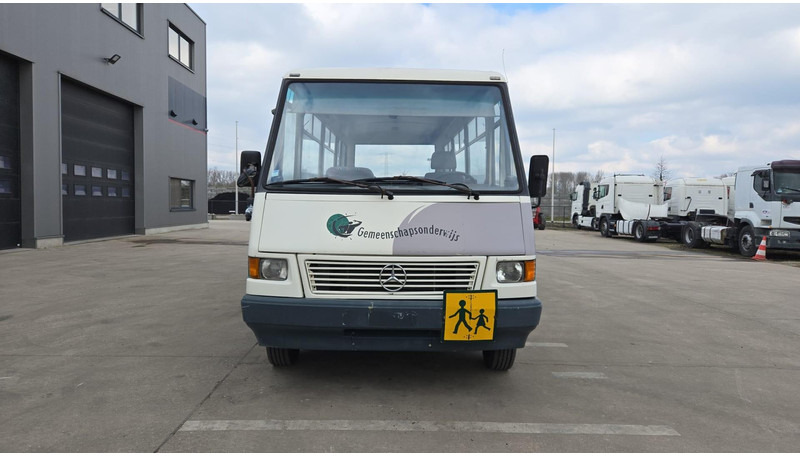 Mercedes-Benz Vario 614 (BELGIAN BUS / 34 SEATS / MANUAL PUMP / LAMES / STEEL SUSP.) - Bus urbain: photos 3 Mercedes-Benz Vario 614 (BELGIAN BUS / 34 SEATS / MANUAL PUMP / LAMES / STEEL SUSP.) - Bus urbain: photos 3