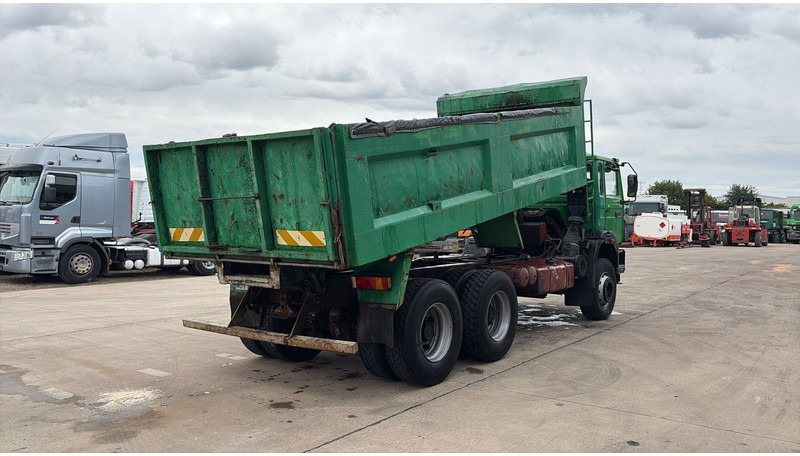 Renault G 300 MAXTER (GRAND PONT / POMPE MANUELLE / 6X4) - Camion benne: photos 5 Renault G 300 MAXTER (GRAND PONT / POMPE MANUELLE / 6X4) - Camion benne: photos 5