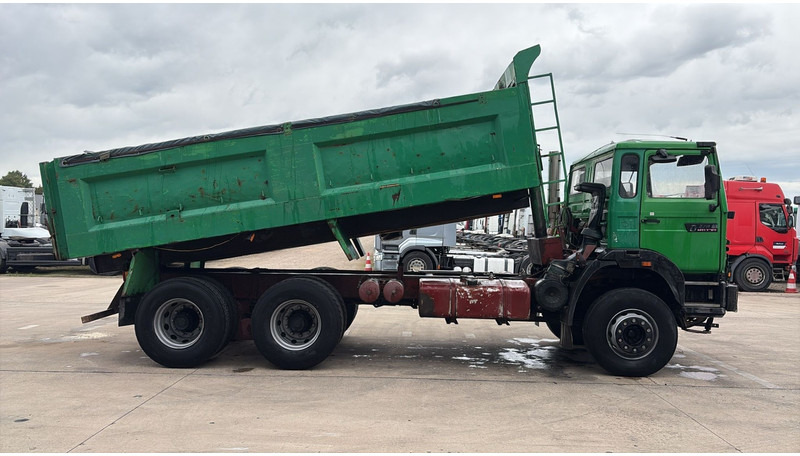Renault G 300 MAXTER (GRAND PONT / POMPE MANUELLE / 6X4) - Camion benne: photos 4 Renault G 300 MAXTER (GRAND PONT / POMPE MANUELLE / 6X4) - Camion benne: photos 4