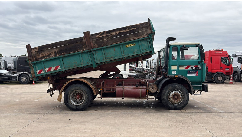 Renault G 300 Manager (LAMES / STEEL SUSP. / GRAND PONT / POMPE MANUELLE) - Camion benne: photos 4 Renault G 300 Manager (LAMES / STEEL SUSP. / GRAND PONT / POMPE MANUELLE) - Camion benne: photos 4