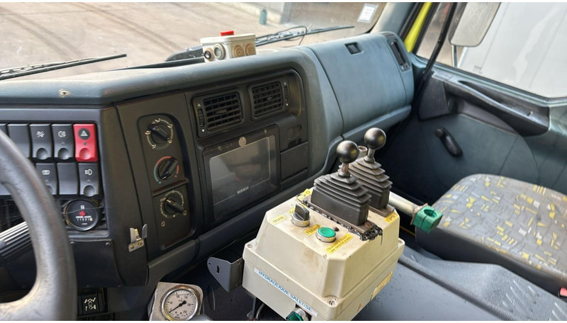 Camion benne Renault KERAX 340 (4X4 / CAMION FRANCAIS / PARFAIT ETAT / LAMES / BOITE ET POMPE MANUELLE / FRENCH TRUCK): photos 18