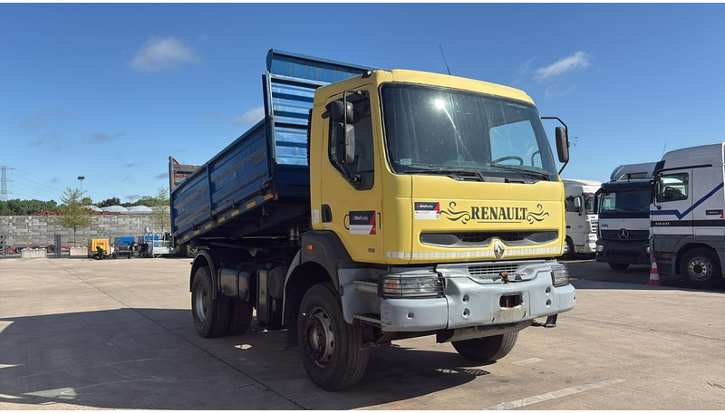 Renault Kerax 385 (BOITE MANUELLE / GRAND PONT / LAMES / MANUAL GEARBOX) - Camion benne: photos 3 Renault Kerax 385 (BOITE MANUELLE / GRAND PONT / LAMES / MANUAL GEARBOX) - Camion benne: photos 3
