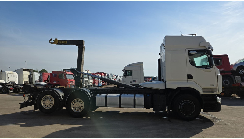 Renault Premium 450 DXI (BOITE MANUELLE / MANUAL GEARBOX / 6X2 / LAMES DEVANT) - Châssis cabine: photos 4 Renault Premium 450 DXI (BOITE MANUELLE / MANUAL GEARBOX / 6X2 / LAMES DEVANT) - Châssis cabine: photos 4