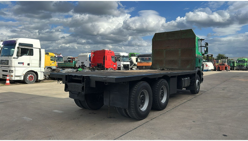 Scania 124 - 400 (POMPE MANUELLE / MANUAL PUMP / BIG HUB / GRAND PONT / LAMES / STEEL) - Camion plateau: photos 4 Scania 124 - 400 (POMPE MANUELLE / MANUAL PUMP / BIG HUB / GRAND PONT / LAMES / STEEL) - Camion plateau: photos 4