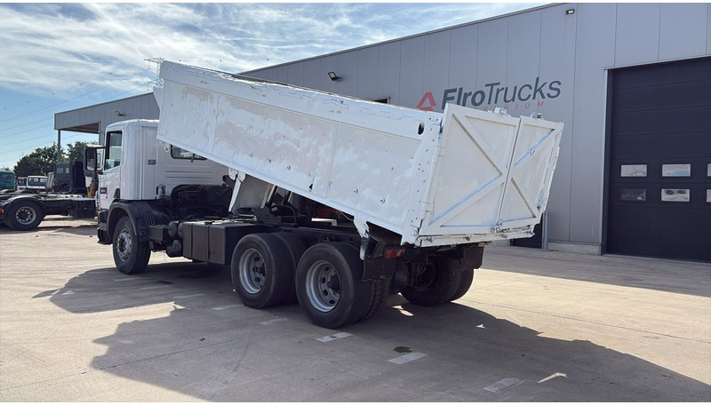 Camion benne Scania 94 - 260 (BOITE MANUELLE / LAMES / STEEL SUSP. / 6X4 / MANUAL GEARBOX): photos 6