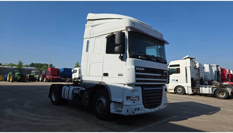 DAF XF 105.410 (BOITE MANUELLE / MANUAL GEARBOX) - Tracteur routier: photos 3 DAF XF 105.410 (BOITE MANUELLE / MANUAL GEARBOX) - Tracteur routier: photos 3