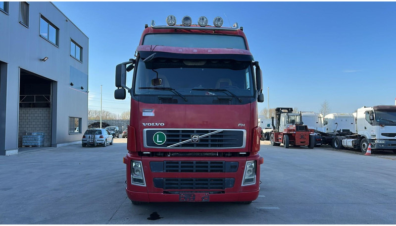Volvo FH 400 (MANUAL GEARBOX / EURO 5 / BOITE MANUELLE) - Tracteur routier: photos 2 Volvo FH 400 (MANUAL GEARBOX / EURO 5 / BOITE MANUELLE) - Tracteur routier: photos 2