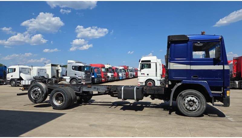 Volvo F 12 - 360 (FULL STEEL SUSPENSION / MANUAL PUMP / SUSP. LAMES / 6X2) - Châssis cabine: photos 4 Volvo F 12 - 360 (FULL STEEL SUSPENSION / MANUAL PUMP / SUSP. LAMES / 6X2) - Châssis cabine: photos 4