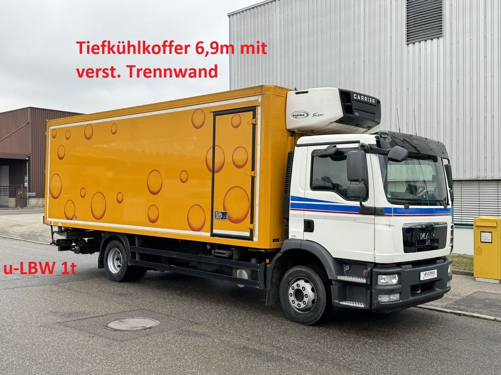 MAN TGM 12.250 Tiefkühlkoffer 6,9m SUPRA 850 LBW E5 MAN TGM 12.250 Tiefkühlkoffer 6,9m SUPRA 850 LBW E5 - Camion frigorifique: photos 1 MAN TGM 12.250 Tiefkühlkoffer 6,9m SUPRA 850 LBW E5 MAN TGM 12.250 Tiefkühlkoffer 6,9m SUPRA 850 LBW E5 - Camion frigorifique: photos 1
