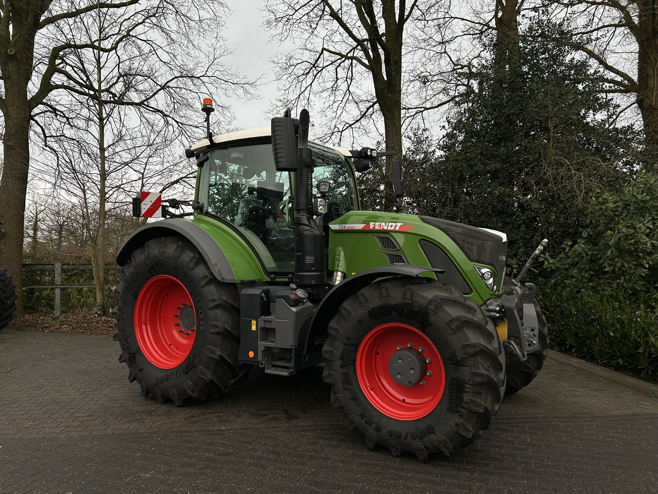 Fendt 724 Vario Gen6 ProfiPlus setting 2 - Tracteur agricole: photos 3 Fendt 724 Vario Gen6 ProfiPlus setting 2 - Tracteur agricole: photos 3