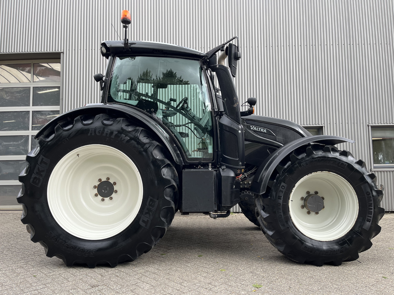 VALTRA N174 Active - Tracteur agricole: photos 2 VALTRA N174 Active - Tracteur agricole: photos 2