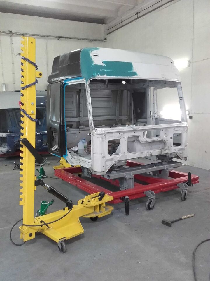 Frame for Truck Cabin Repair / Rahmen für die Reparatur von Lkw-Fahrerhäusern / Rám pro opravu kabin nákladních vozidel / Cadru pentru repararea cabinelor camioanelor - Équipement de garage: photos 2 Frame for Truck Cabin Repair / Rahmen für die Reparatur von Lkw-Fahrerhäusern / Rám pro opravu kabin nákladních vozidel / Cadru pentru repararea cabinelor camioanelor - Équipement de garage: photos 2