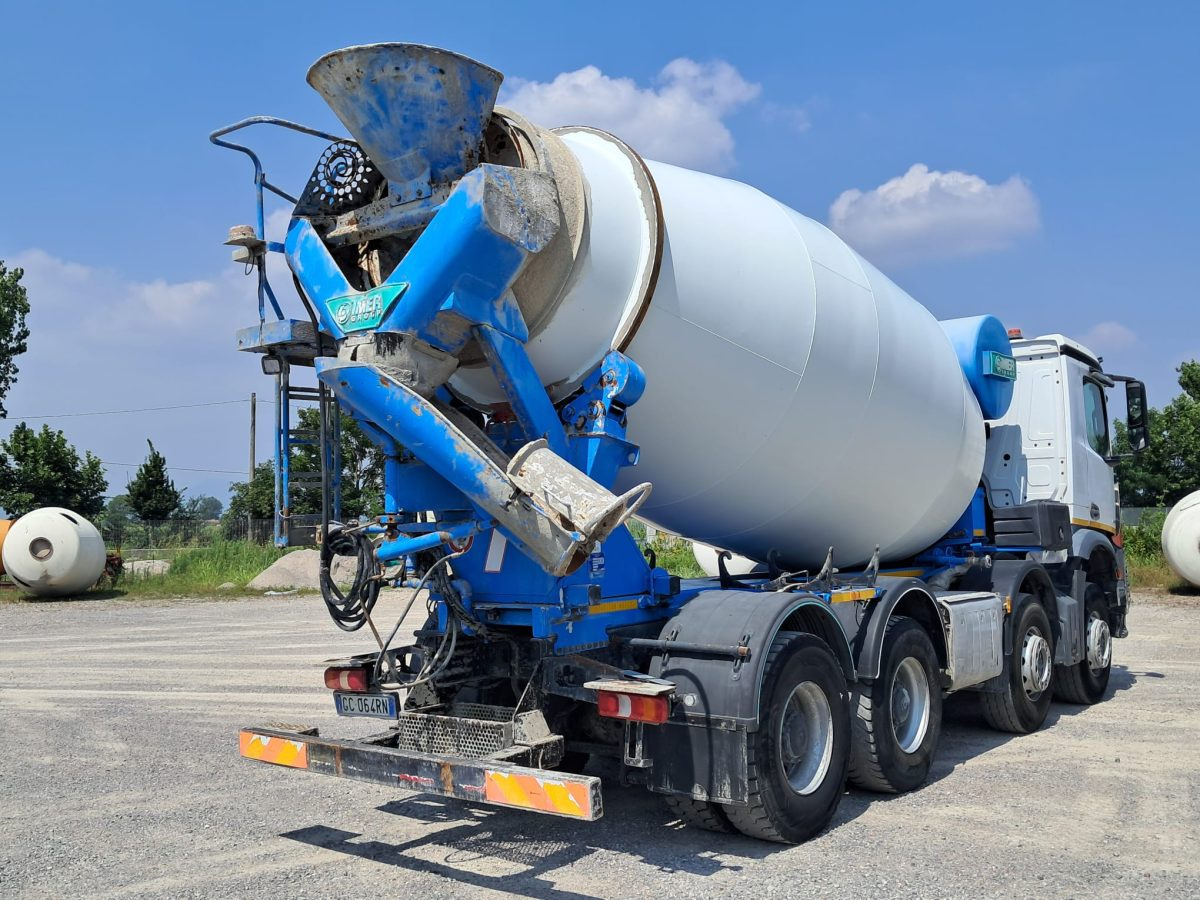 MERCEDES AROCS 4142 - Camion malaxeur: photos 3 MERCEDES AROCS 4142 - Camion malaxeur: photos 3