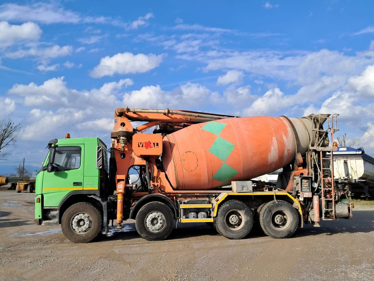 VOLVO FM 84R 440 SERMAC 4Z28 - Camion malaxeur pompe: photos 2 VOLVO FM 84R 440 SERMAC 4Z28 - Camion malaxeur pompe: photos 2