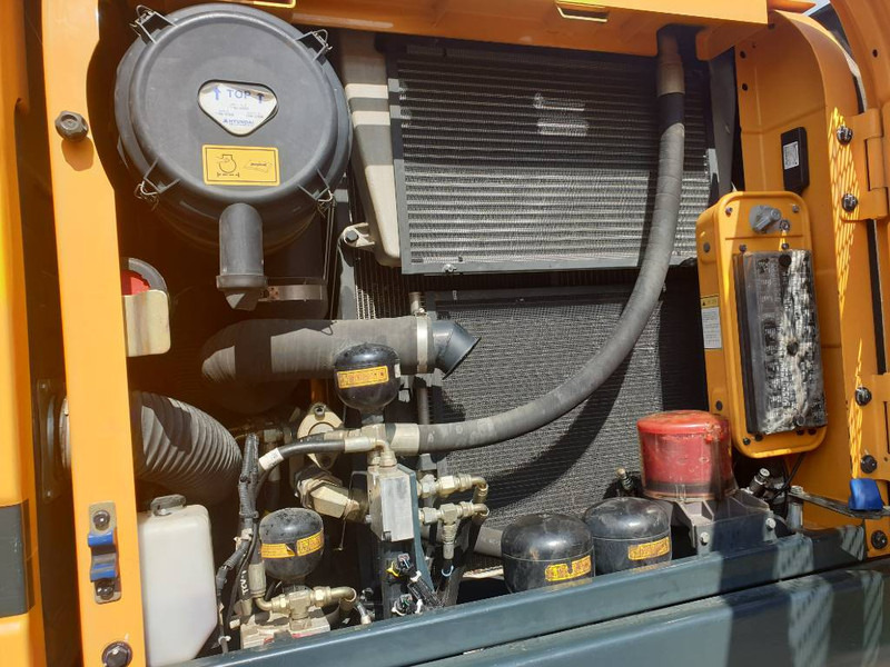 Pelle sur pneus Hyundai HW 160: photos 8 Pelle sur pneus Hyundai HW 160: photos 8