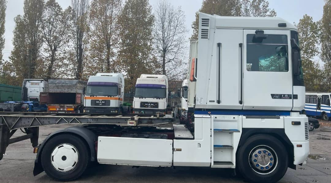 RENAULT - Tracteur routier: photos 3 RENAULT - Tracteur routier: photos 3