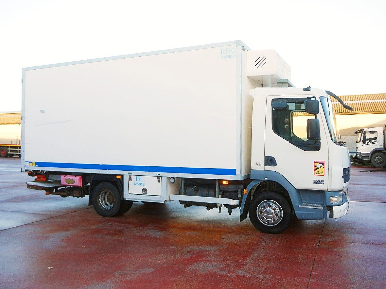 DAF LF 45.160 ISOTHERM KOFFER LADEBORDWAND - Camion frigorifique: photos 3 DAF LF 45.160 ISOTHERM KOFFER LADEBORDWAND - Camion frigorifique: photos 3