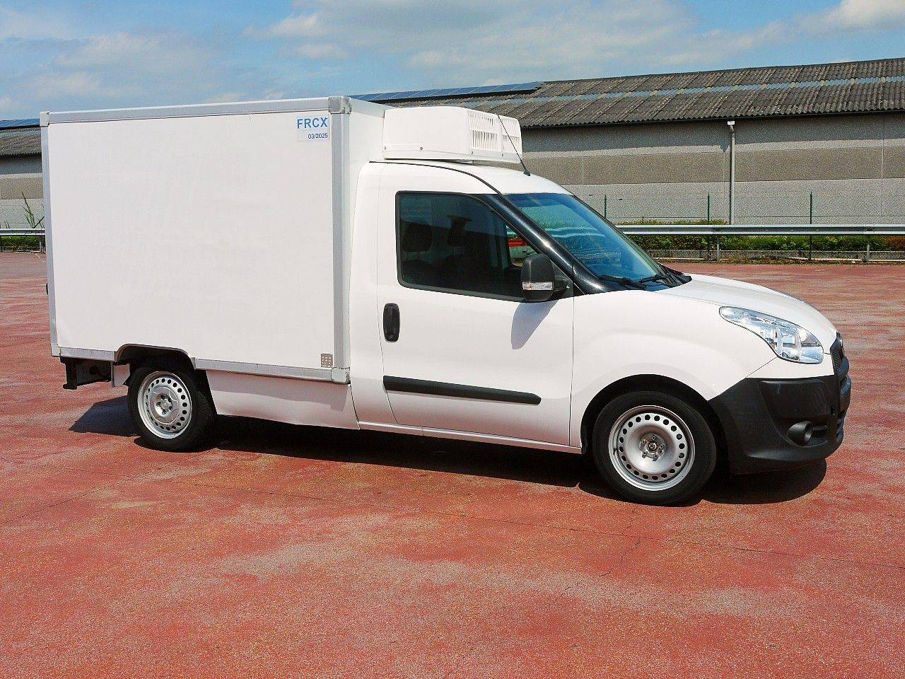 Fiat DOBLO 1.6 KUHKOFFER RELEC FROID TR22 -20C - Utilitaire frigorifique: photos 3 Fiat DOBLO 1.6 KUHKOFFER RELEC FROID TR22 -20C - Utilitaire frigorifique: photos 3