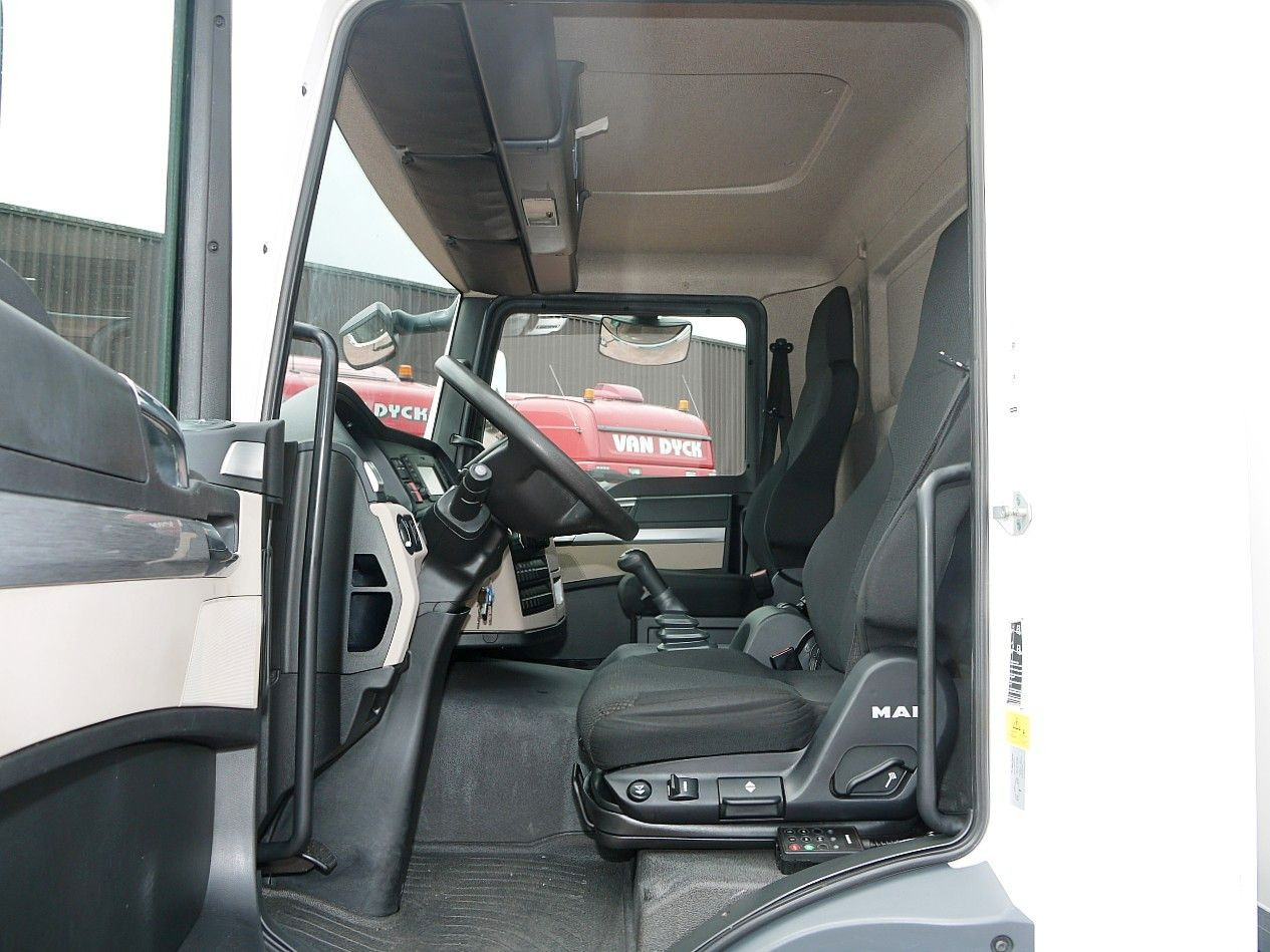 Camion frigorifique MAN TGM 18.250 KUHLKOFFER THERMOKING V800 MT A/C: photos 11 Camion frigorifique MAN TGM 18.250 KUHLKOFFER THERMOKING V800 MT A/C: photos 11