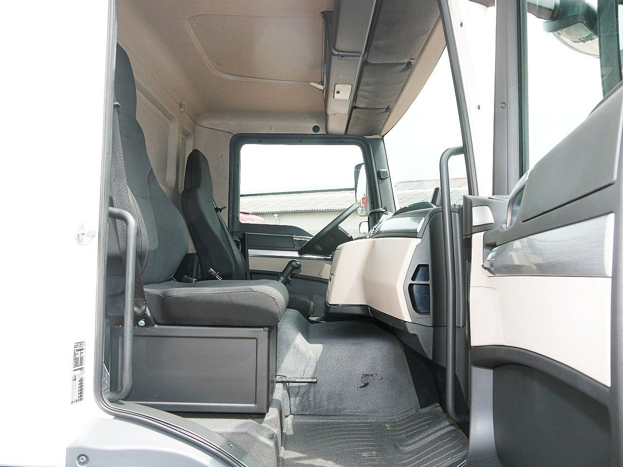 Camion frigorifique MAN TGM 18.250 KUHLKOFFER THERMOKING V800 MT A/C: photos 13 Camion frigorifique MAN TGM 18.250 KUHLKOFFER THERMOKING V800 MT A/C: photos 13