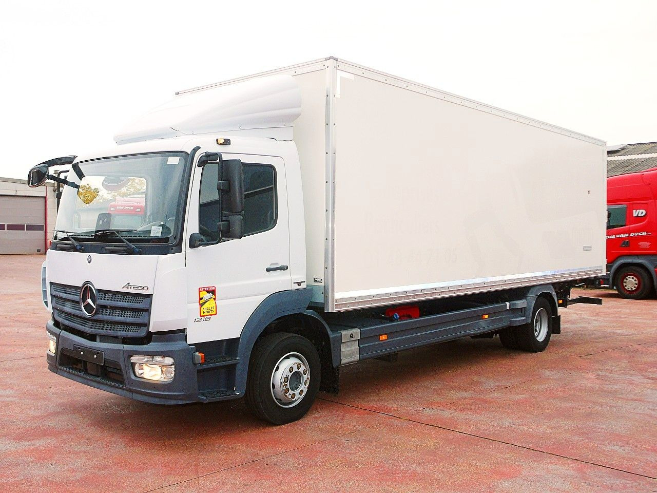 Mercedes-Benz 1218 ATEGO MEUBEL KOFFER A/C 124 Tkm - Fourgon grand volume: photos 4 Mercedes-Benz 1218 ATEGO MEUBEL KOFFER A/C 124 Tkm - Fourgon grand volume: photos 4