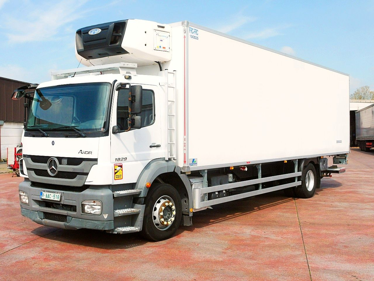 Mercedes-Benz 1829 AXOR KUHLKOFFER CARRIER SUPRA 950 MULTI A/C - Camion frigorifique: photos 4 Mercedes-Benz 1829 AXOR KUHLKOFFER CARRIER SUPRA 950 MULTI A/C - Camion frigorifique: photos 4