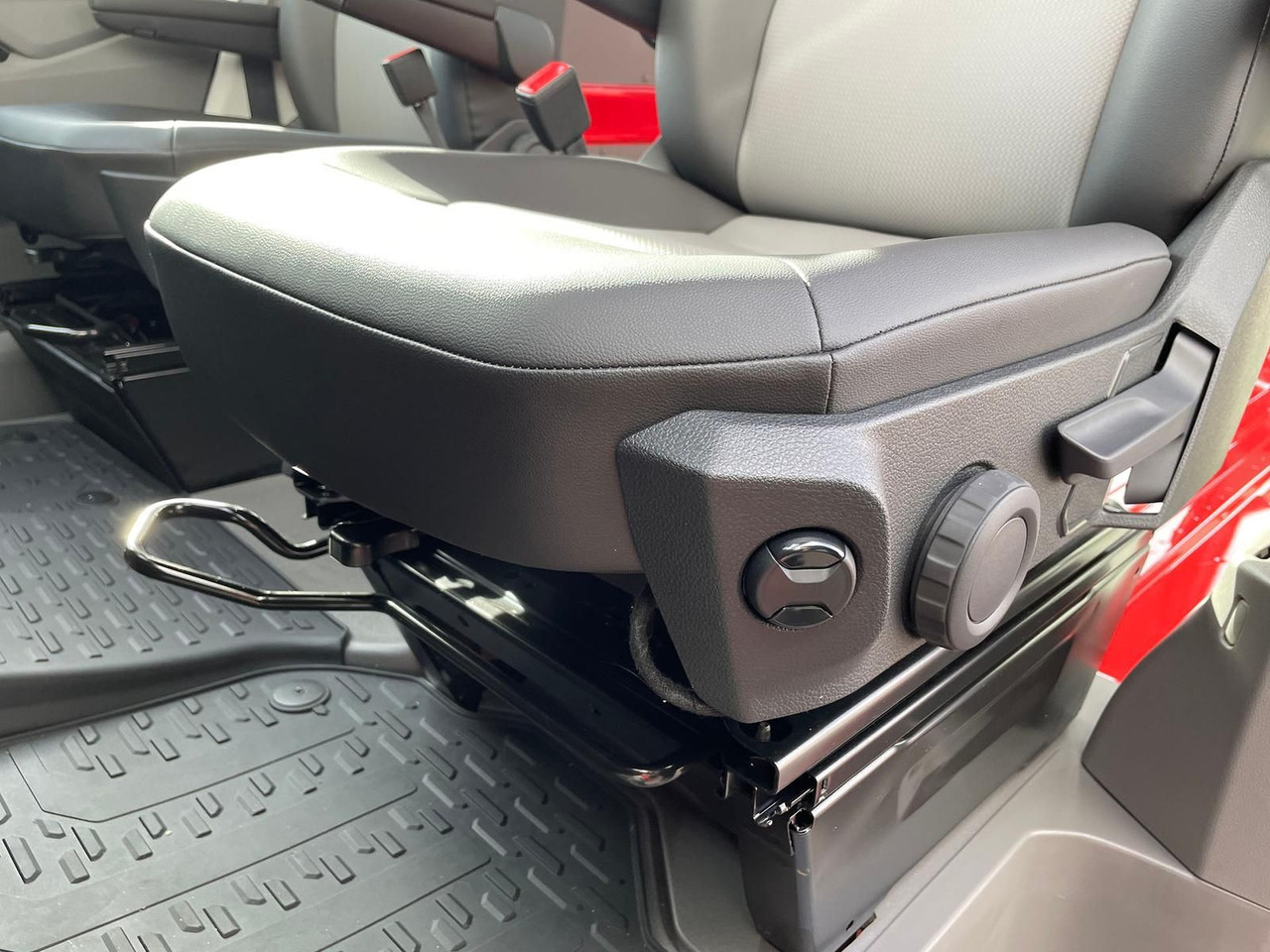 Voiture MAN TGE 3.180 L3H3 4x4 FEUERWEHR LED TEMPOMAT: photos 28