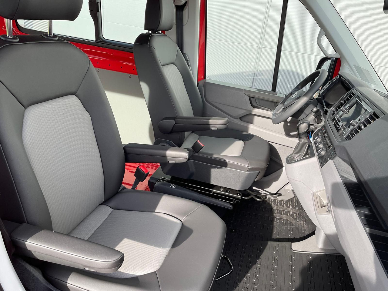 Voiture MAN TGE 3.180 L3H3 4x4 FEUERWEHR LED TEMPOMAT: photos 15