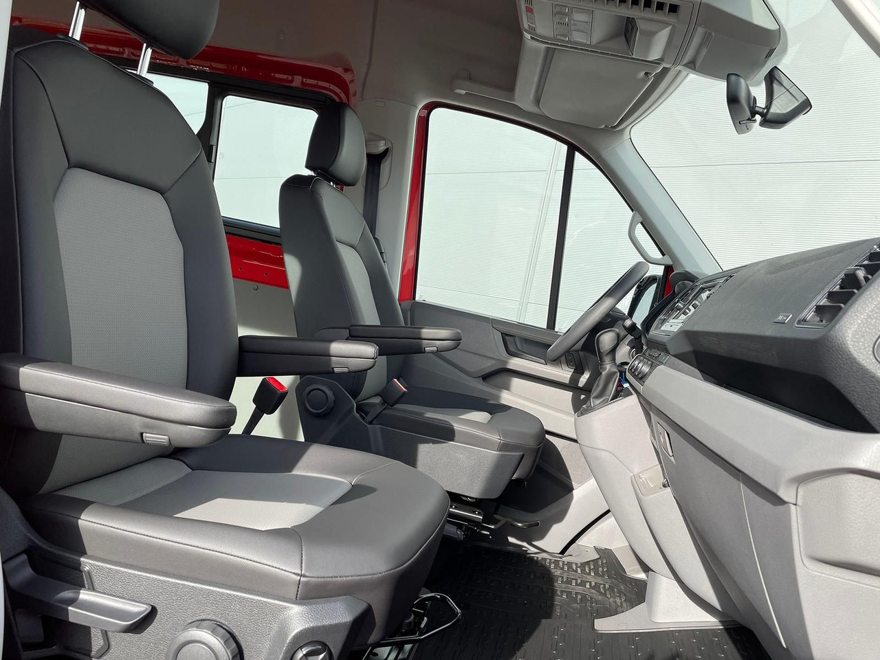 Voiture MAN TGE 3.180 L3H3 4x4 FEUERWEHR LED TEMPOMAT: photos 24