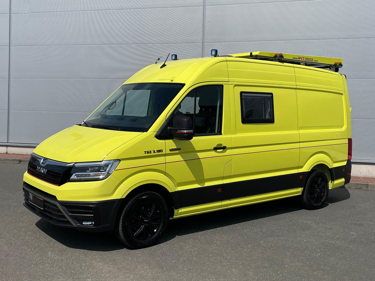 MAN TGE 3.180 L3H3 IndividualS BF3 + BEGLEITFAHRZEUG - Fourgon utilitaire: photos 1 MAN TGE 3.180 L3H3 IndividualS BF3 + BEGLEITFAHRZEUG - Fourgon utilitaire: photos 1