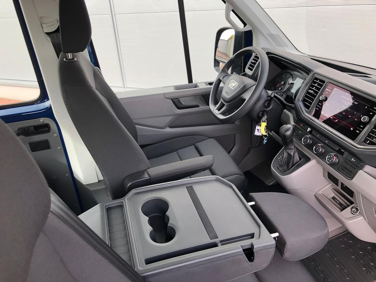 Voiture MAN TGE 3.180 Pritsche DOKA MR 4x4 LED TEMPOMAT: photos 22