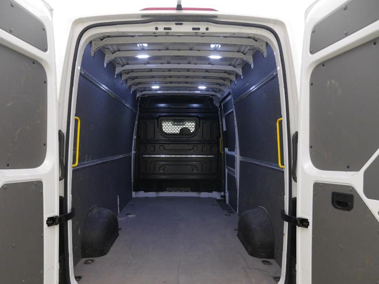 Volkswagen Crafter Kasten 35 L4H3 KAMERA KLIMA SITZHZ DAB - Fourgon utilitaire: photos 5 Volkswagen Crafter Kasten 35 L4H3 KAMERA KLIMA SITZHZ DAB - Fourgon utilitaire: photos 5