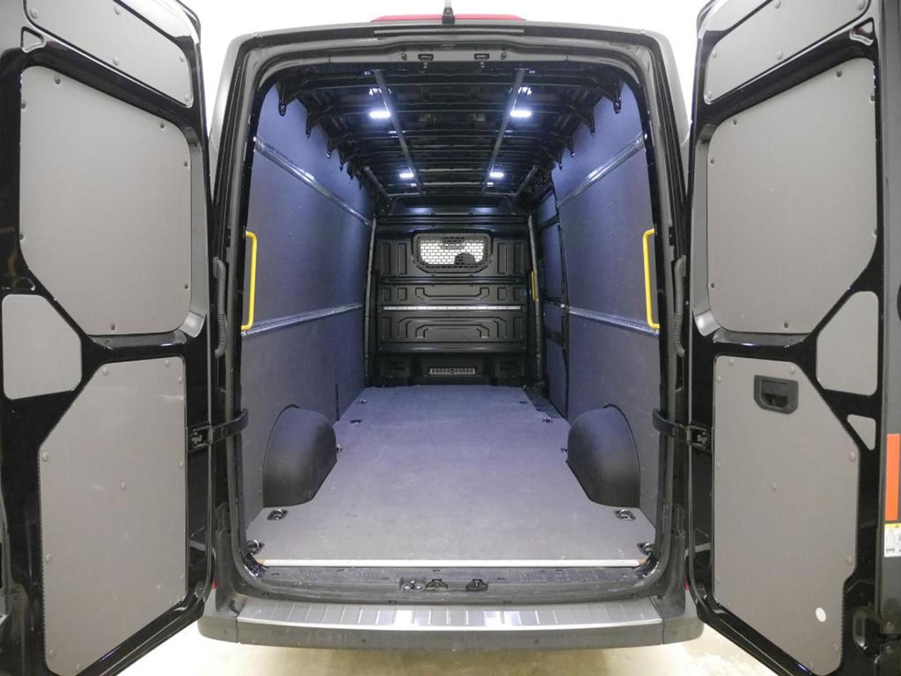 Volkswagen Crafter Kasten 35 L4H3 NAVI DAB PDC KAMERA - Fourgon utilitaire: photos 4 Volkswagen Crafter Kasten 35 L4H3 NAVI DAB PDC KAMERA - Fourgon utilitaire: photos 4