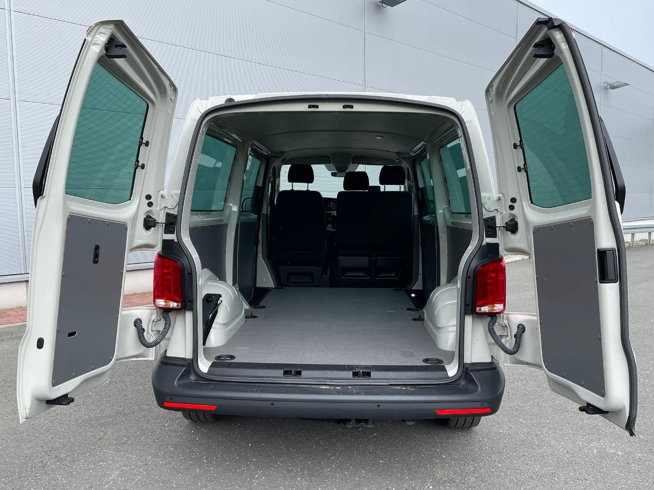 Voiture neuf Volkswagen T6.1 Transporter 2.0 TDI lang 4MOTION SITZHZ NAV: photos 31