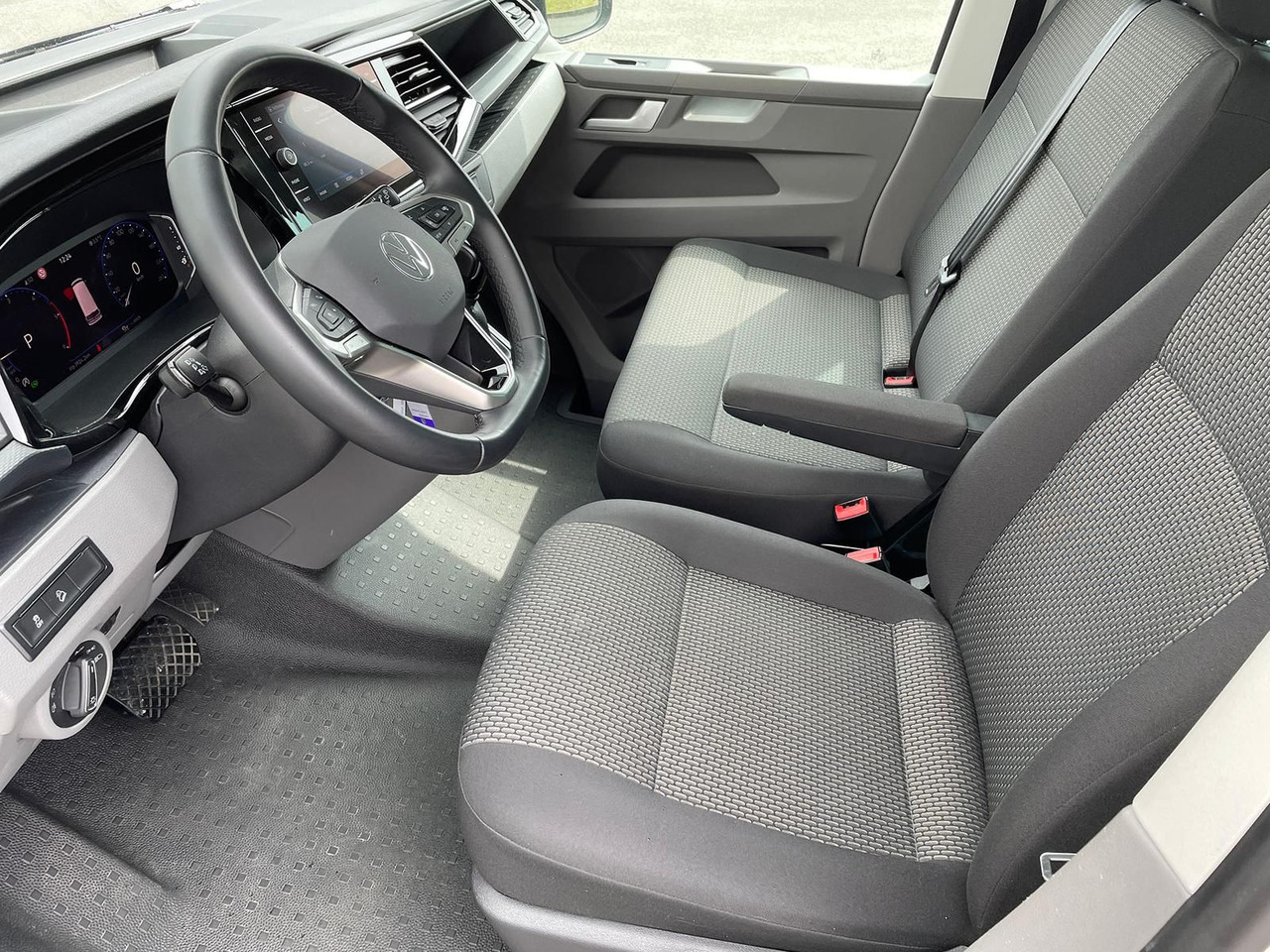 Voiture neuf Volkswagen T6.1 Transporter 2.0 TDI lang 4MOTION SITZHZ NAV: photos 12