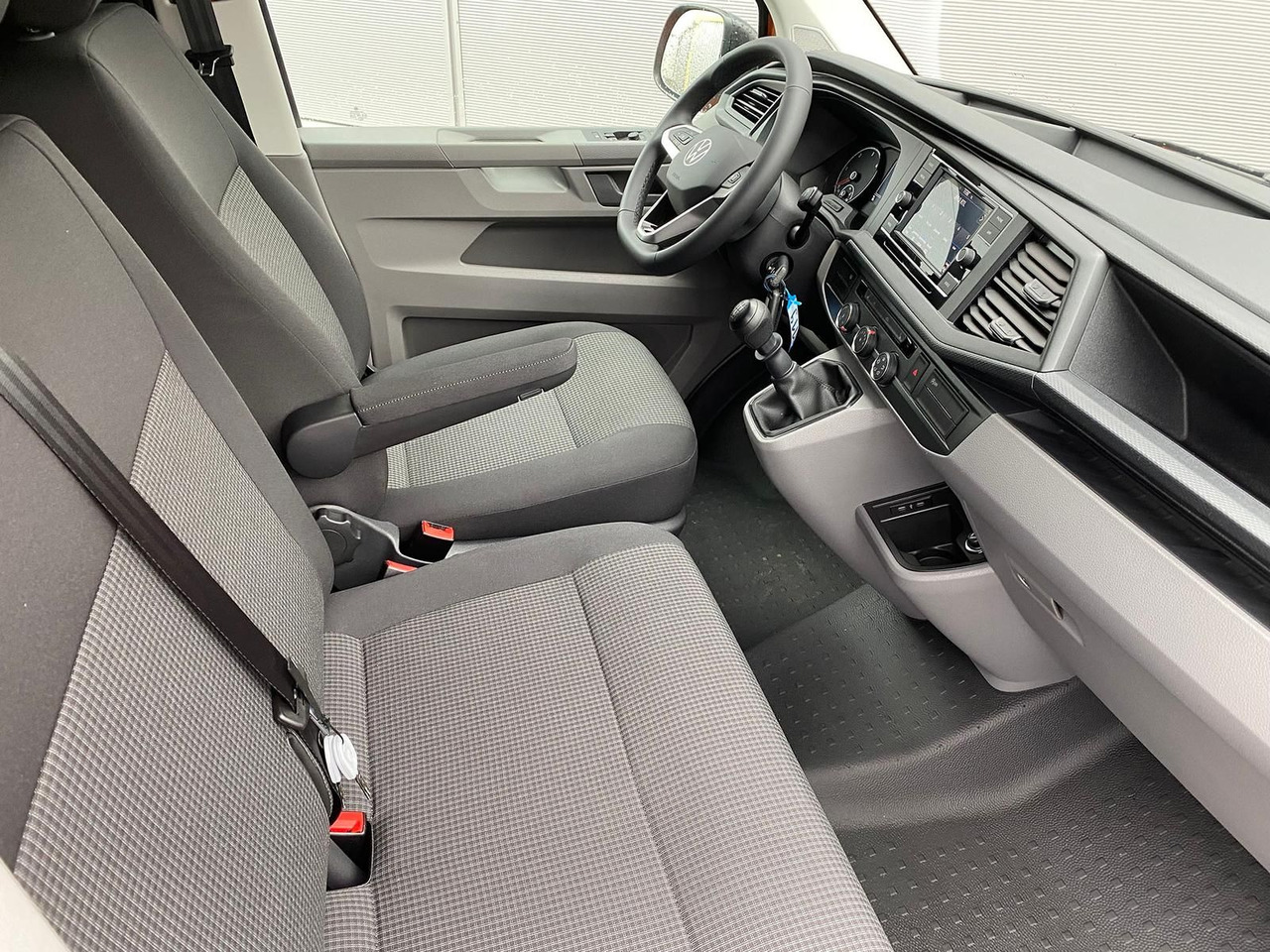 Voiture Volkswagen T6.1 Transporter Kasten lang LED PDC KLIMA SITZH: photos 14