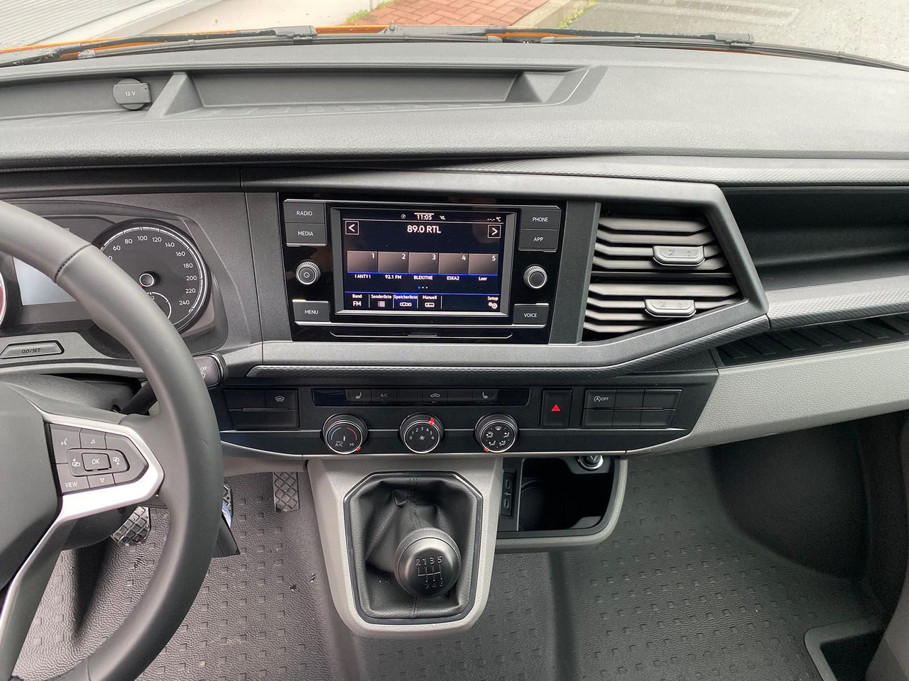 Voiture Volkswagen T6.1 Transporter Kasten lang LED PDC KLIMA SITZH: photos 15