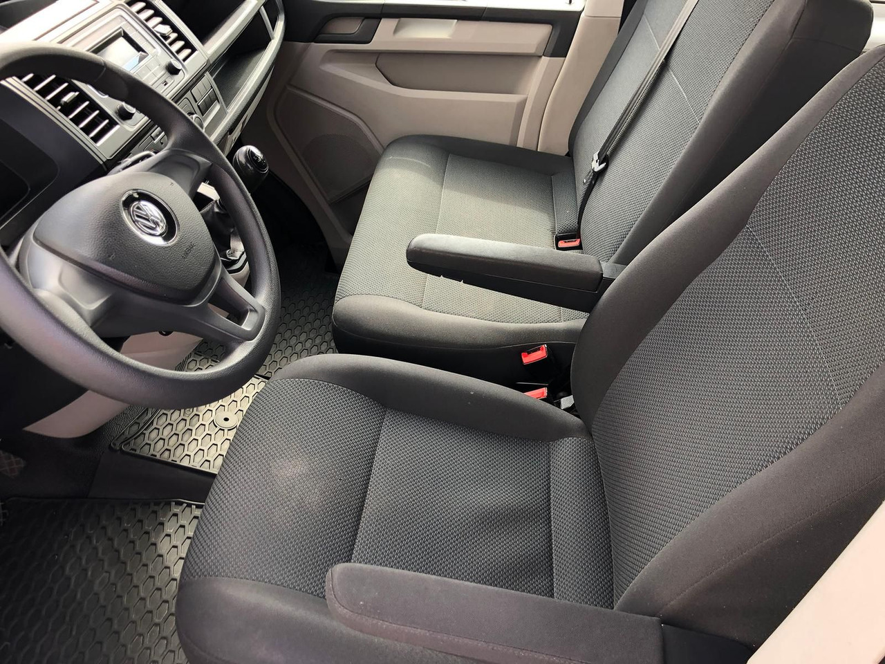 Voiture Volkswagen T6 Transporter 2.0 TDI Kombi lang 9-SITZE TEMP: photos 24
