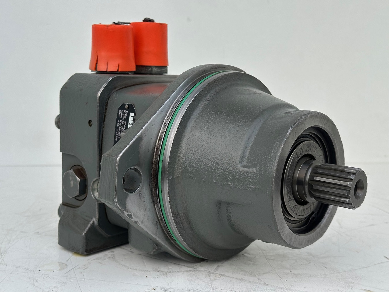 LIEBHERR Original Hydraulikeinbaumotor AT-FMF045. ID-Nr.9075181 – ID-Nr.10125043A. A309, A311, A312, A314, A316, A900, A904, A918, R313, R317, R900, R904. #A18.12.90158# - Moteur hydraulique pour Pelle: photos 2 LIEBHERR Original Hydraulikeinbaumotor AT-FMF045. ID-Nr.9075181 – ID-Nr.10125043A. A309, A311, A312, A314, A316, A900, A904, A918, R313, R317, R900, R904. #A18.12.90158# - Moteur hydraulique pour Pelle: photos 2