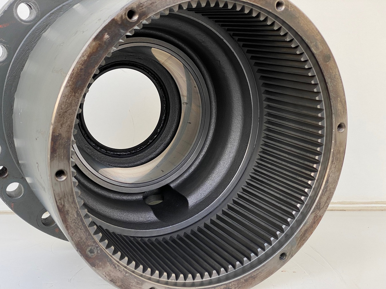 Moteur de rotation pour Pelle sur chenille Liebherr Abtriebswellengehäuse ID-Nr.90208566 - Liebherr Innenrad ID-Nr.90216346 and Kegelrollenlager ID-Nr.761001903.  R926, R928, R930.   #0170#0161#: photos 7