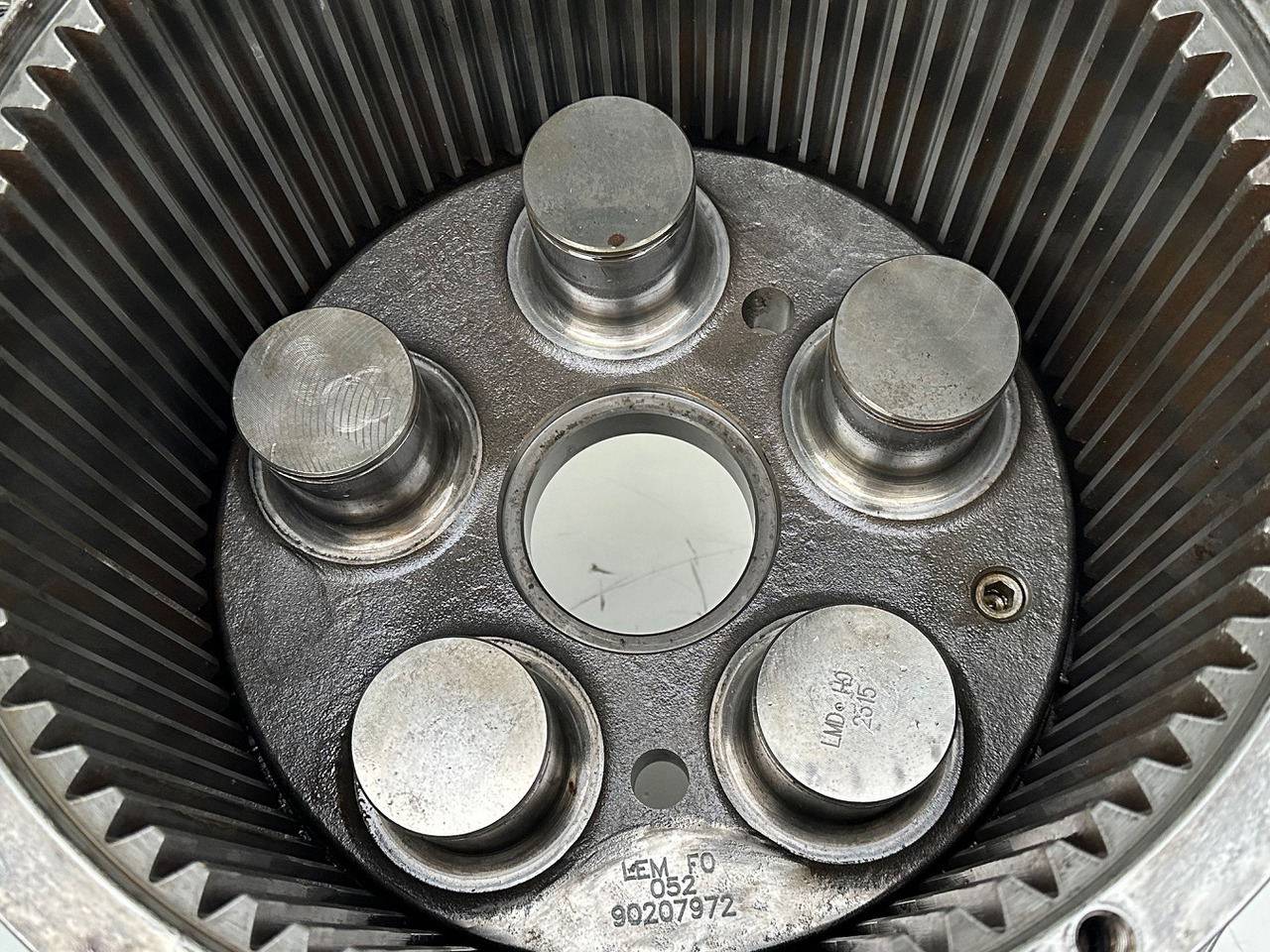 Transmission pour Engins de chantier Liebherr Anschlußträger ID-Nr.90207972 mit Innenrad ID-Nr.944315903.  FAT400P130-FAT400P139.  R926,R928,R930,R934,R936,R938.  #0992#0972#: photos 10